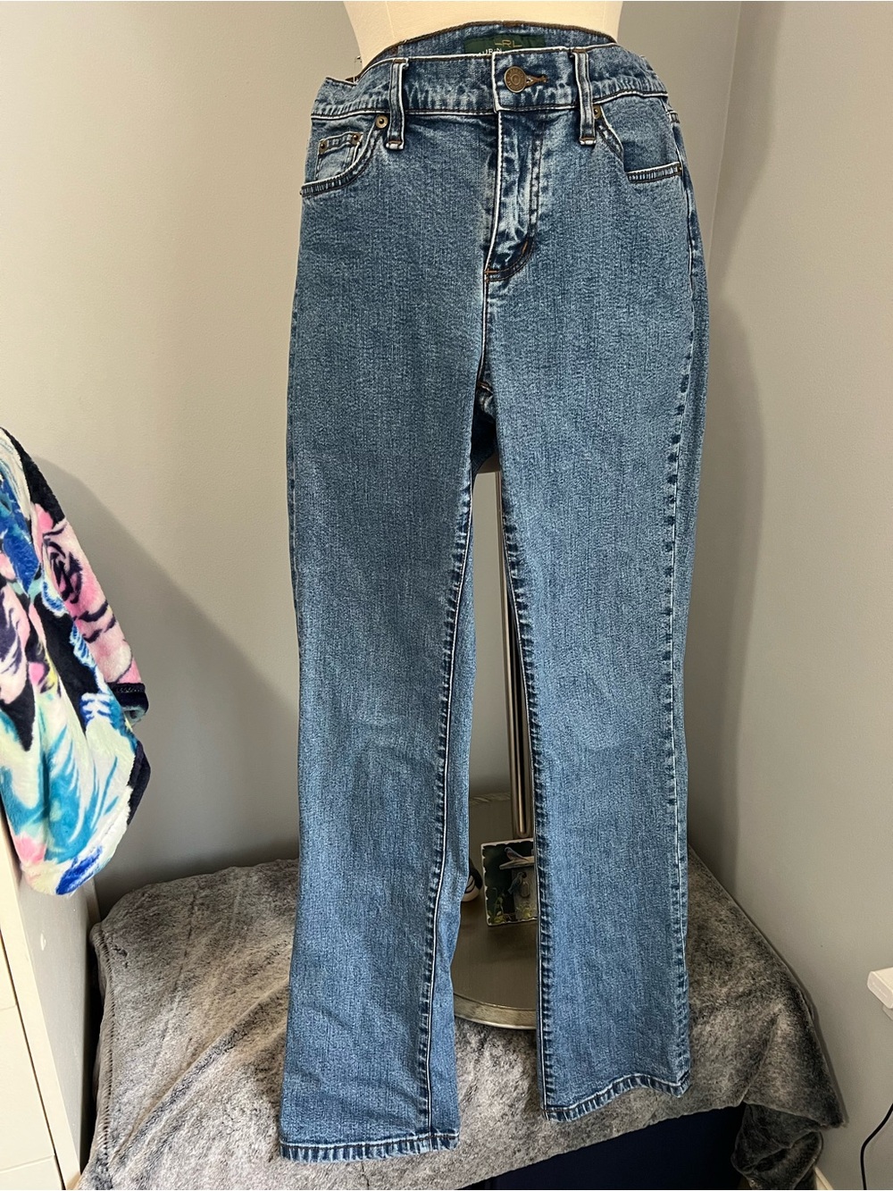 LRL Ralph Lauren Lauren Jeans Co. Size 4 Straight Leg Medium Wash Denim Jeans